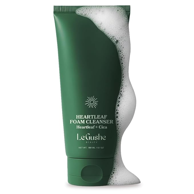 LE GUSHE LE GUSHE Heartleaf Foam Face Wash - Gentle Facial Cleanser for Deep Cleansing - With Cica & Hyaluronic Acid - Soothing Face Wash for Women - Inspired by Korean Skin Care (150 ml/5.07 fl oz) Water Cleanser